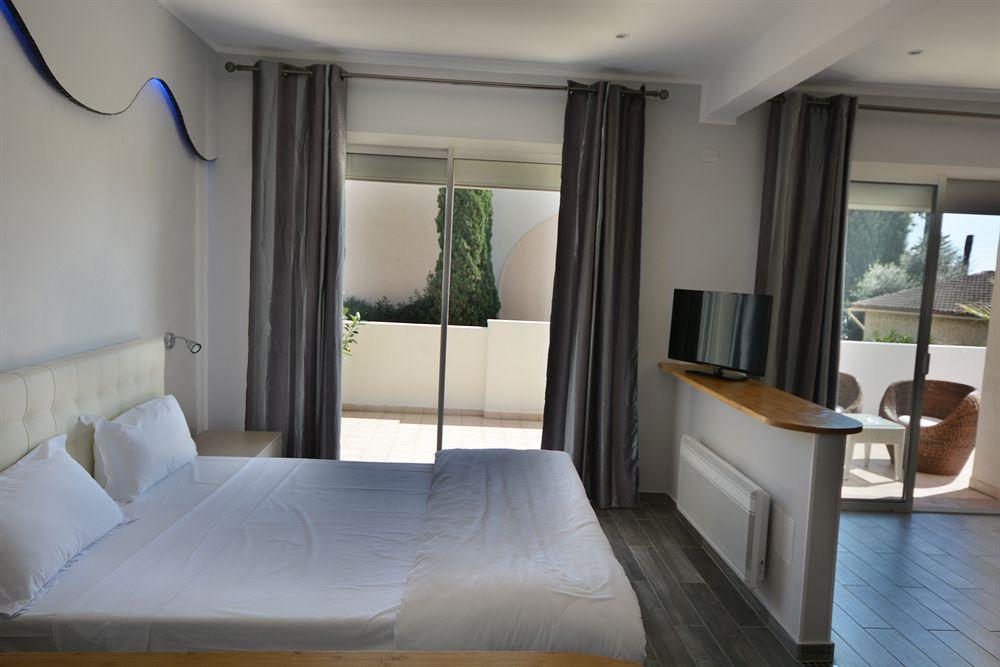 Restaurant De La Hotel 3*